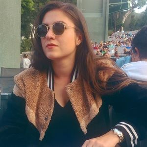 Meet your Posher, Lauren